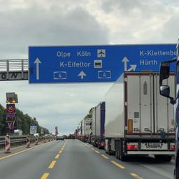 Lkw auf der A4 in Richtung Olpe