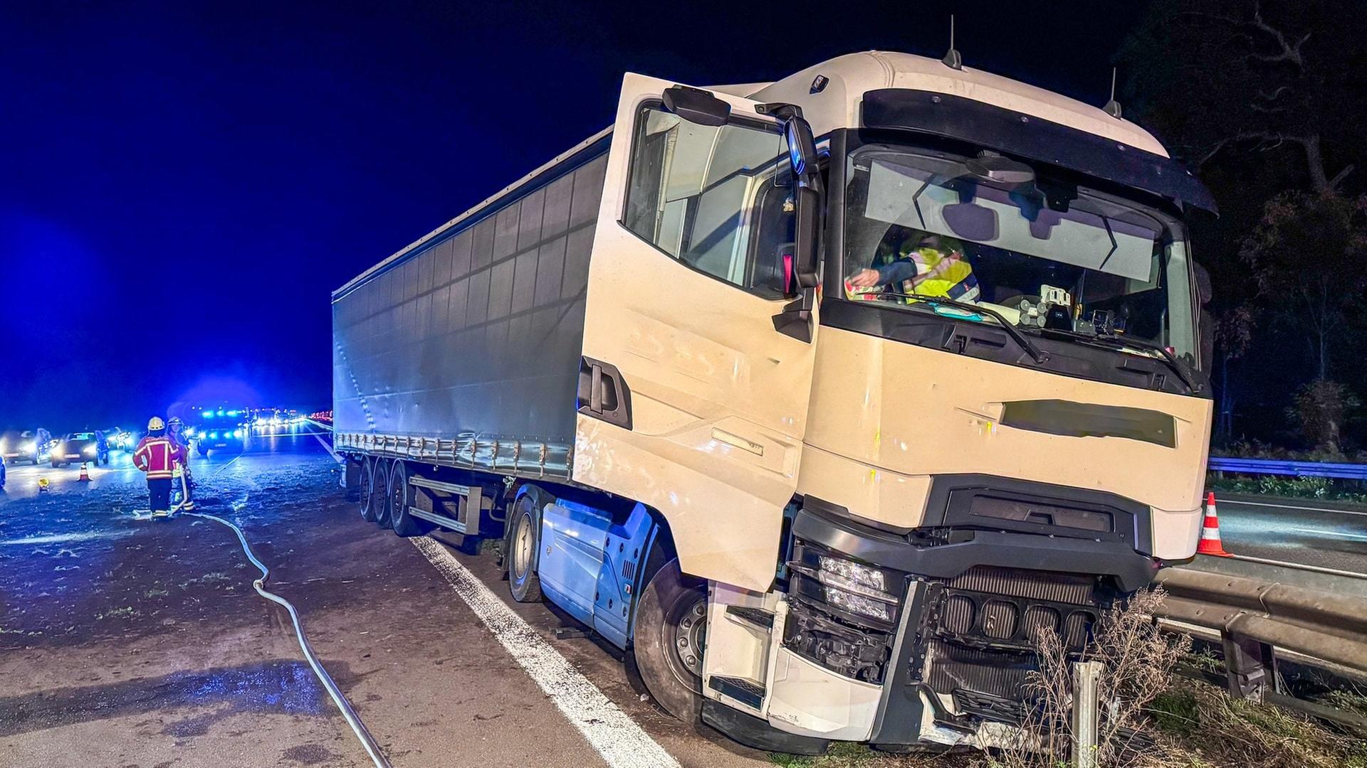 Nach Unfall auf A5: Autobahn zeitweise in beide Richtungen gesperrt, Radfahrer stirbt an unbeschranktem Bahnübergang; Bergsteiger verunglückt im Himalaya tödlich