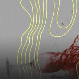 Glas Rotwein fällt und spritzt.