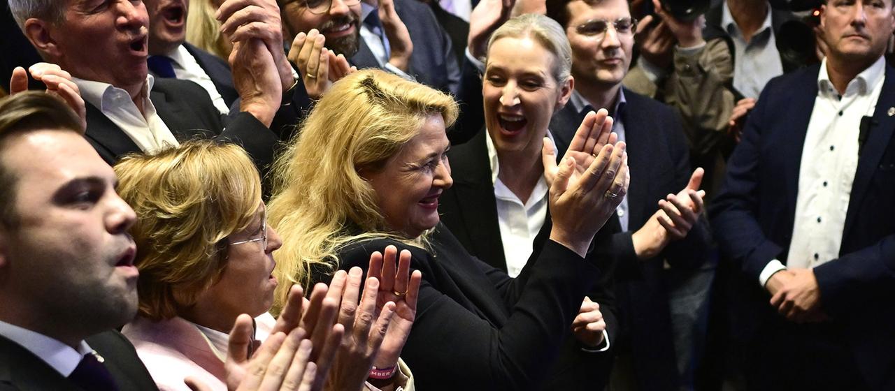 Beatrix von Storch (l-r), Kristin Brinker und Alice Weidel.