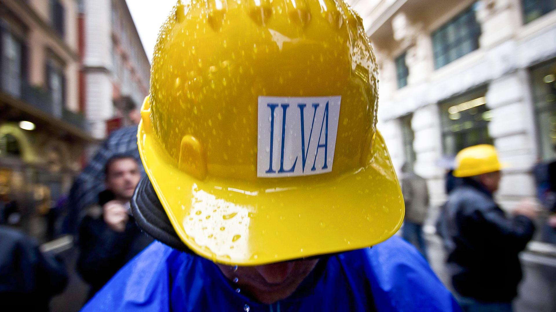 Arbeiter des Stahlwerks in Taranto (Archivbild) | picture alliance / dpa
