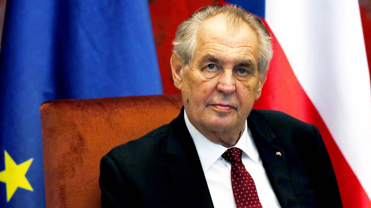 Kontroverzní český prezident Zeman se loučí