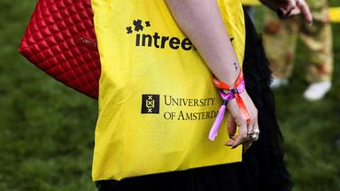 Eine Tasche von der Intreeweek, der Einführungswoche, an der Universität Amsterdam.