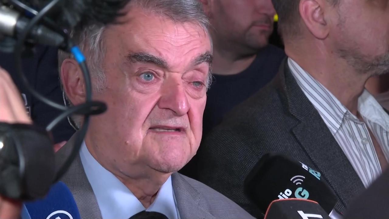 NRW-Innenminister Reul mit einem Statement nach Anschlag in Solingen  | tagesschau.de