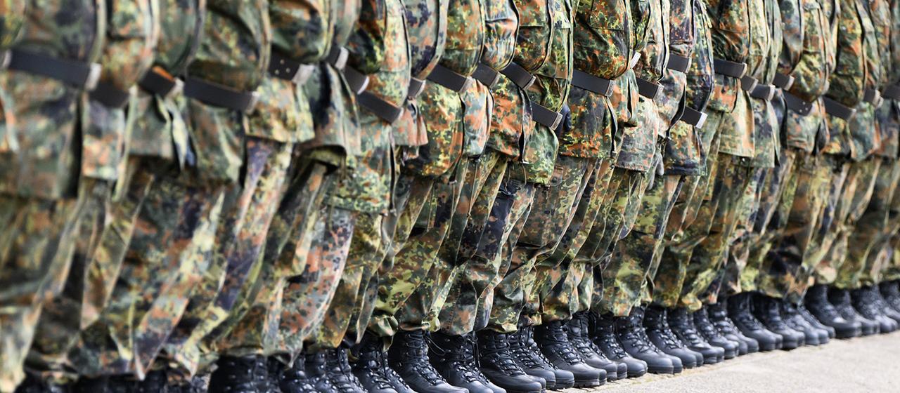 Soldiers stand at roll call. (Archive image: September 25, 2025)