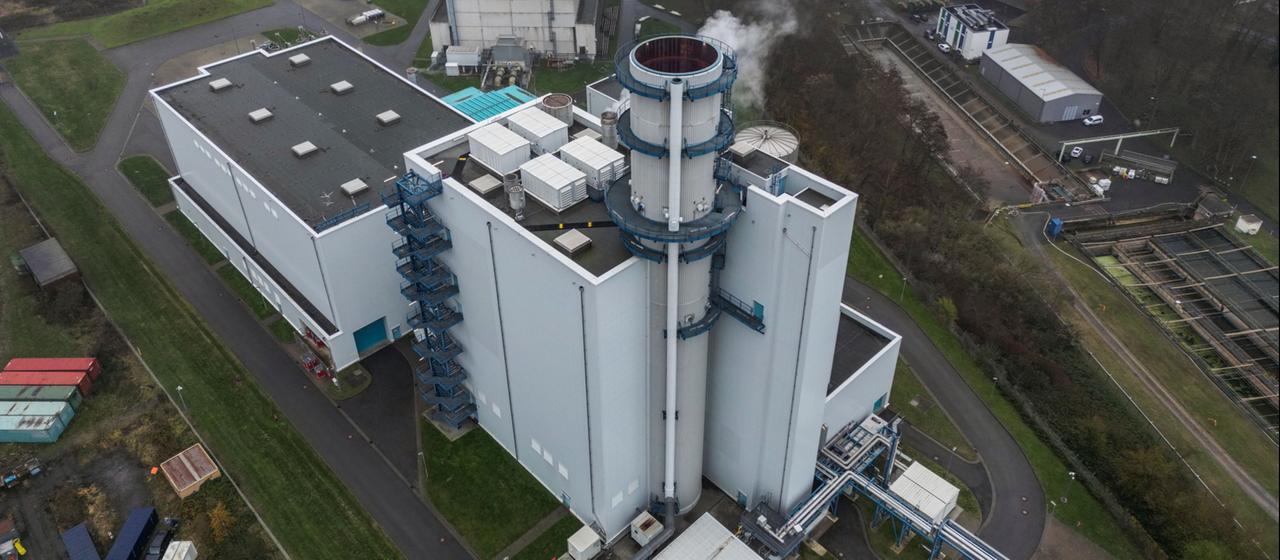  Der Blick von oben auf das Gaskraftwerk in Hürth
