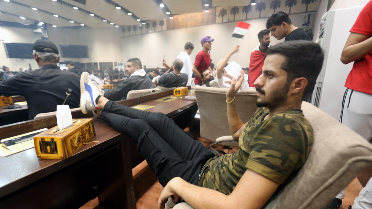 Irak Tausende stürmen erneut Parlament tagesschau.de