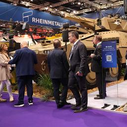 Ein Stand von Rheinmetall auf der Fachmesse DSEI in London.