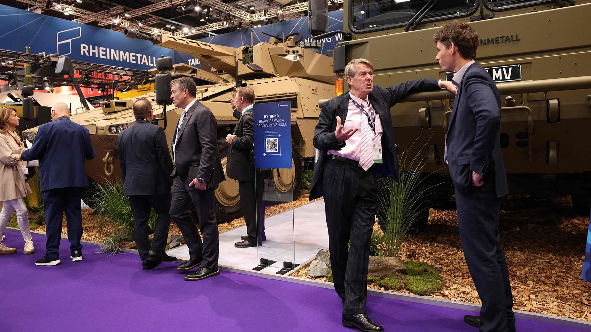Ein Stand von Rheinmetall auf der Fachmesse DSEI in London. | AFP