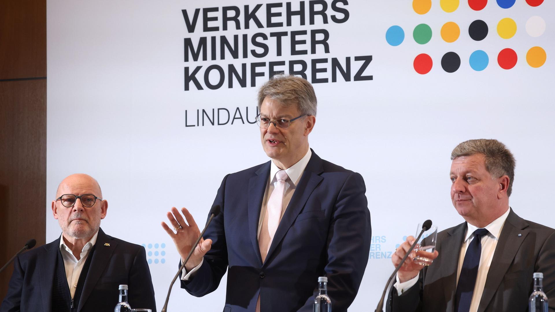 Winfried Hermann, Patrick Schnieder und Christian Bernreiter auf der Verkehrsministerkonferenz. | Karl-Josef Hildenbrand/dpa
