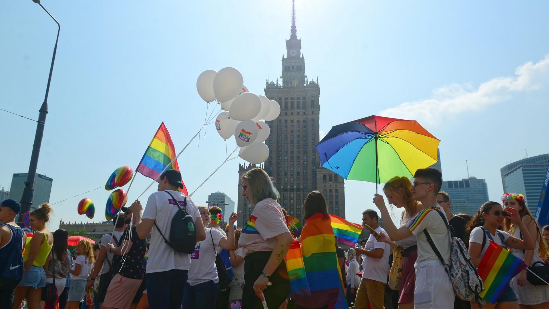 Menschen nehmen an der 