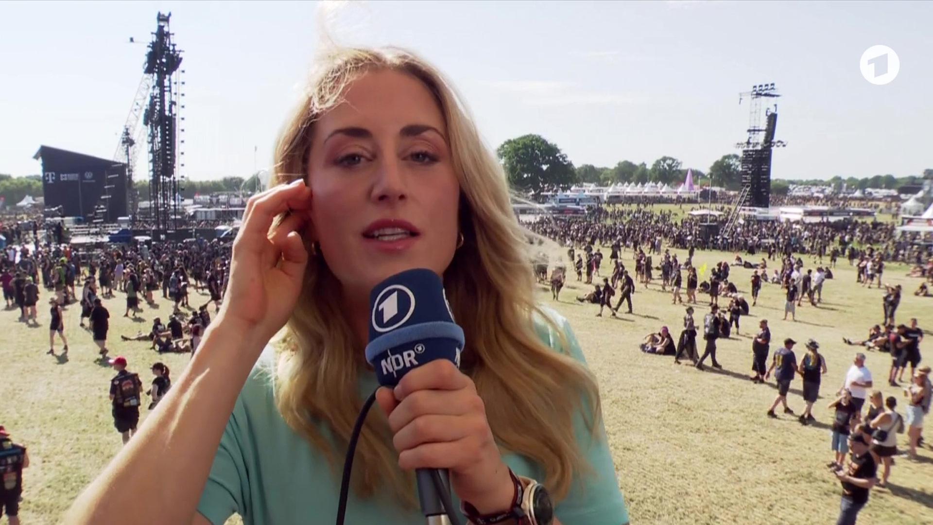 Lisa Knittel, NDR, berichtet vom Wacken Open Air 2026