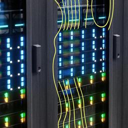 Moderne Serverschränke stehen in einem Datenzentrum