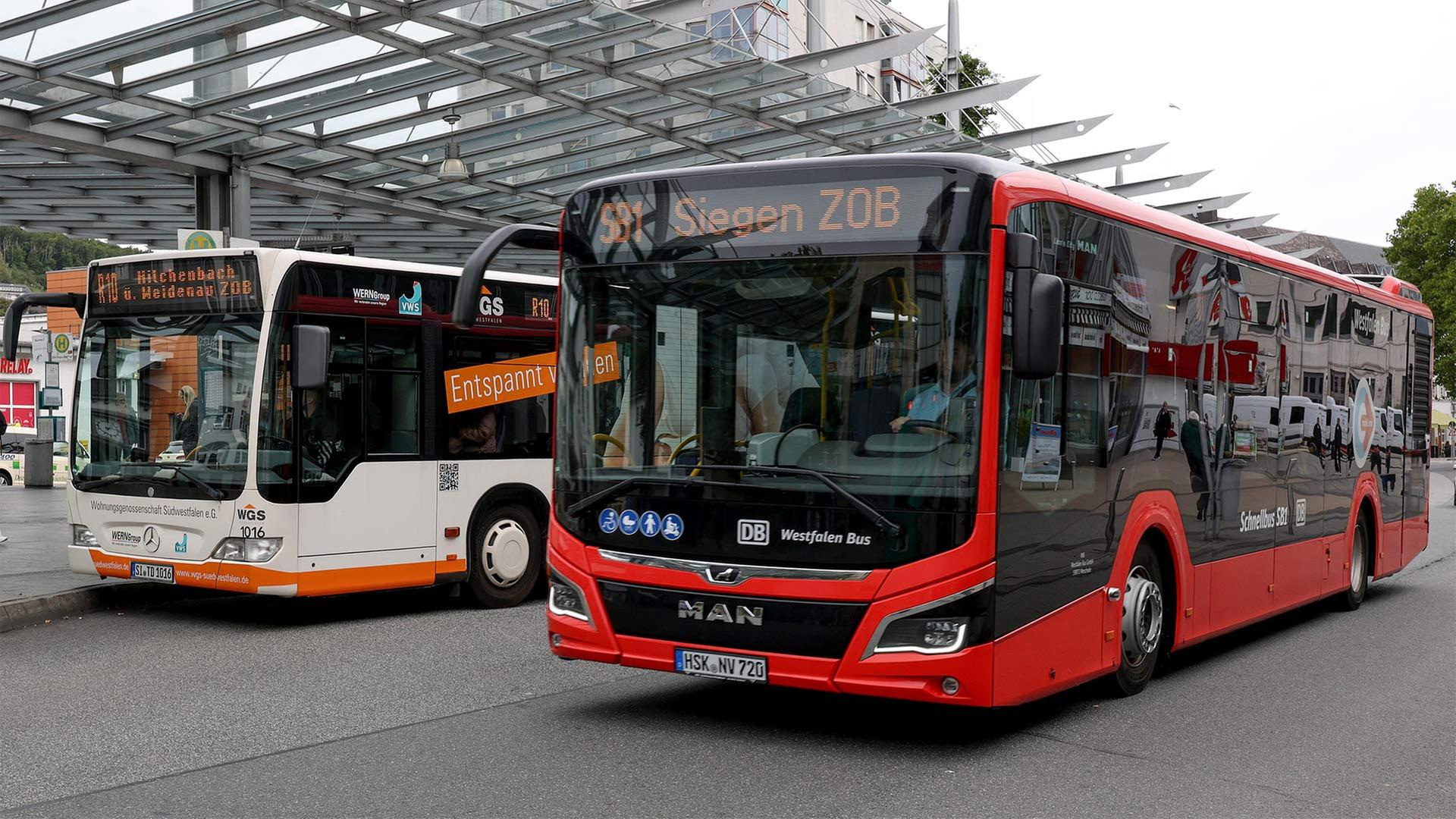 Busse am Bahnhof Siegen. | picture alliance / Rene Traut Fo