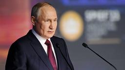 Russlands Präsident Wladimir Putin beim Internationalen Wirtschaftsforum in St. Petersburg