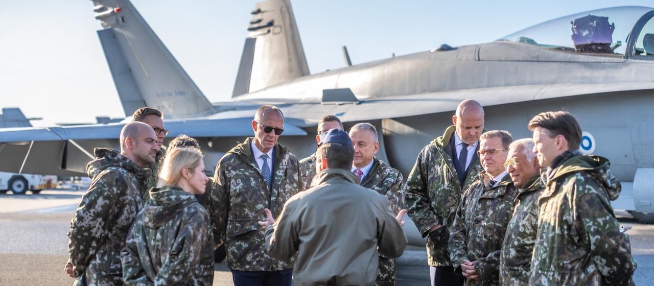 Friedrich Merz besucht mit den Gipfelteilnehmern den Luftwaffenstützpunkt Lapland Air Wing vor dem Arktis-Gipfel