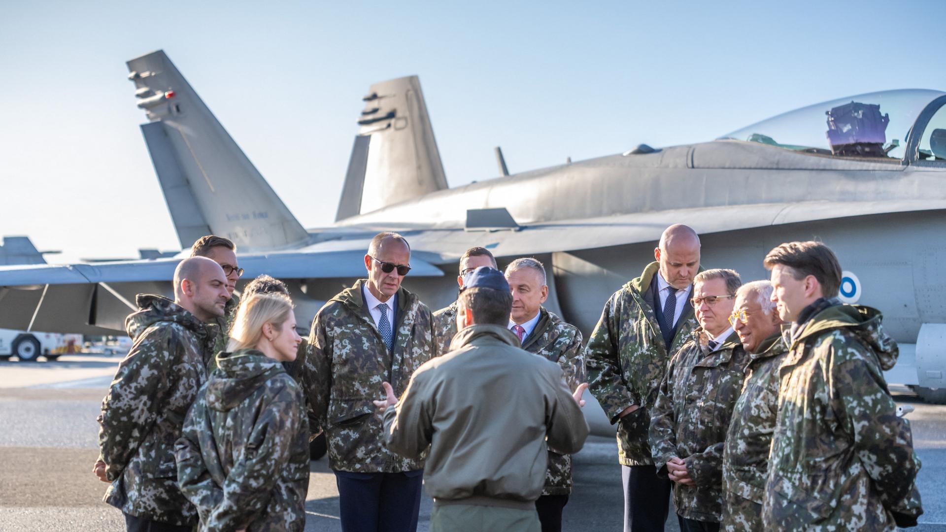 Friedrich Merz besucht mit den Gipfelteilnehmern den Luftwaffenstützpunkt Lapland Air Wing vor dem Arktis-Gipfel | Michael Kappeler/dpa