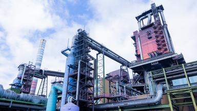 Blick auf den Hochofen 8 auf dem Werksgelände von Thyssenkrupp in Duisburg