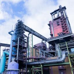 Blick auf den Hochofen 8 auf dem Werksgelände von Thyssenkrupp in Duisburg