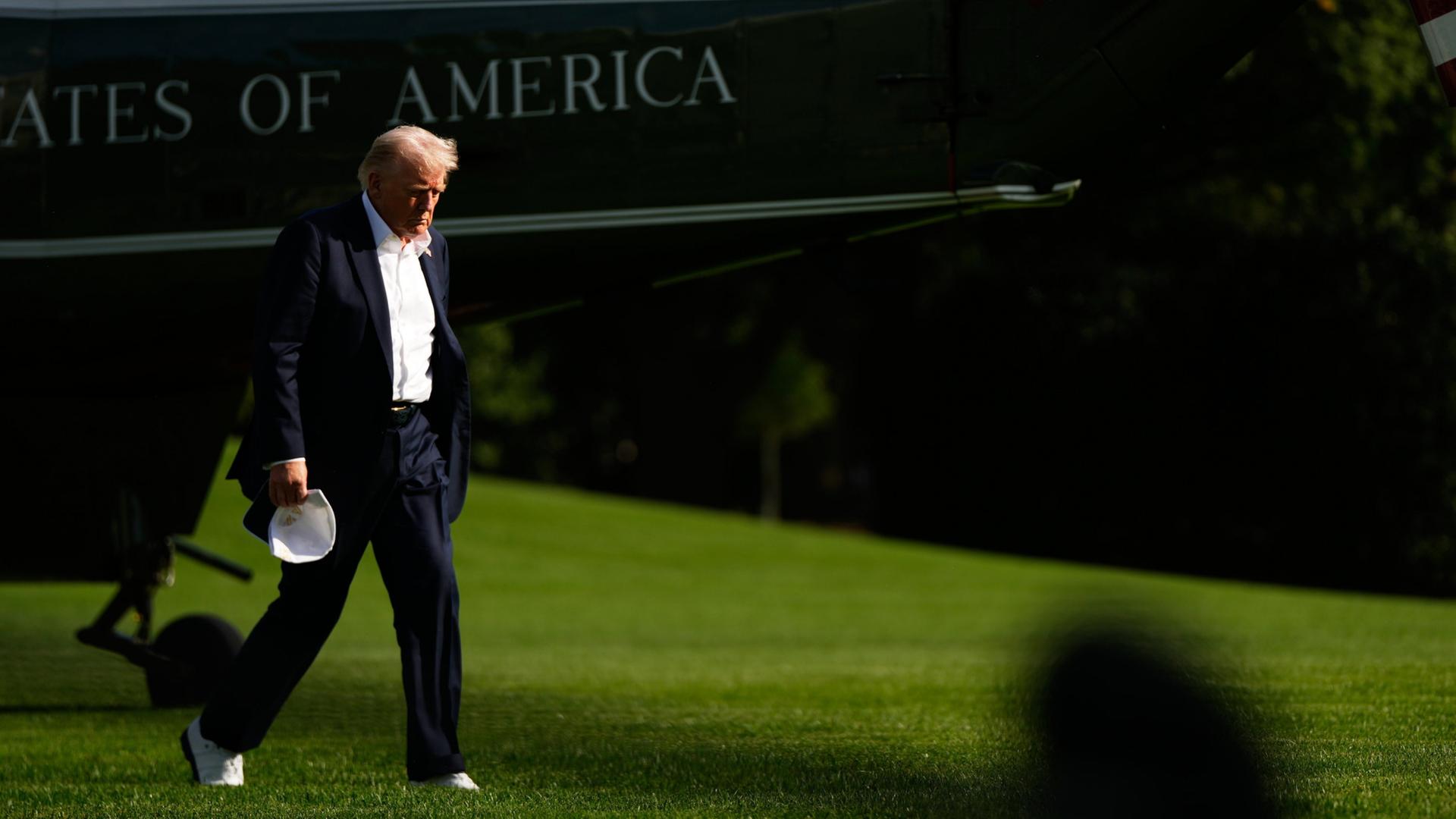 US-Präsident Trump nach der Ankunft am Weißen Haus | AP