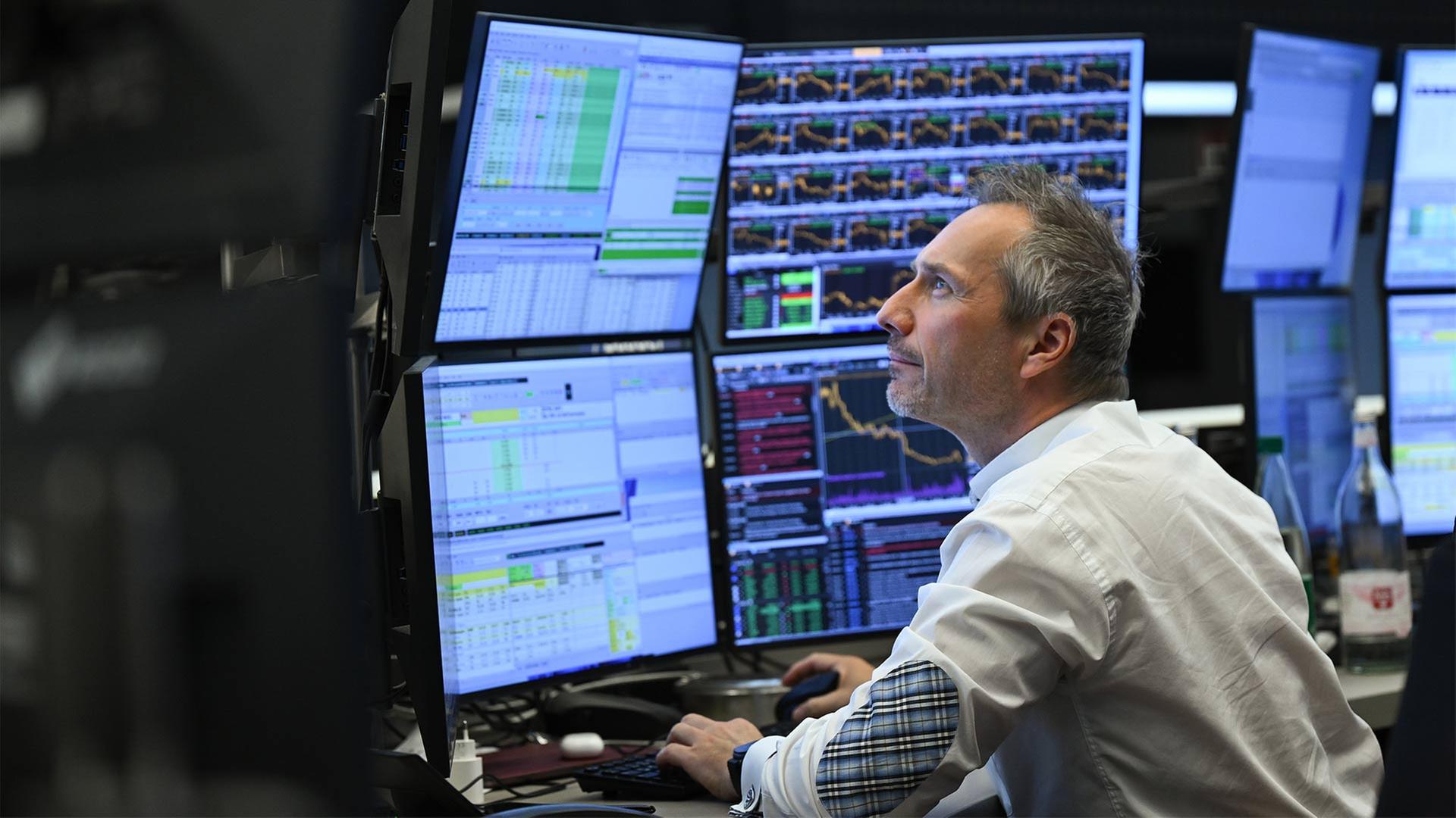 Börsenhändler an der Frankfurter Börse. | picture alliance/dpa