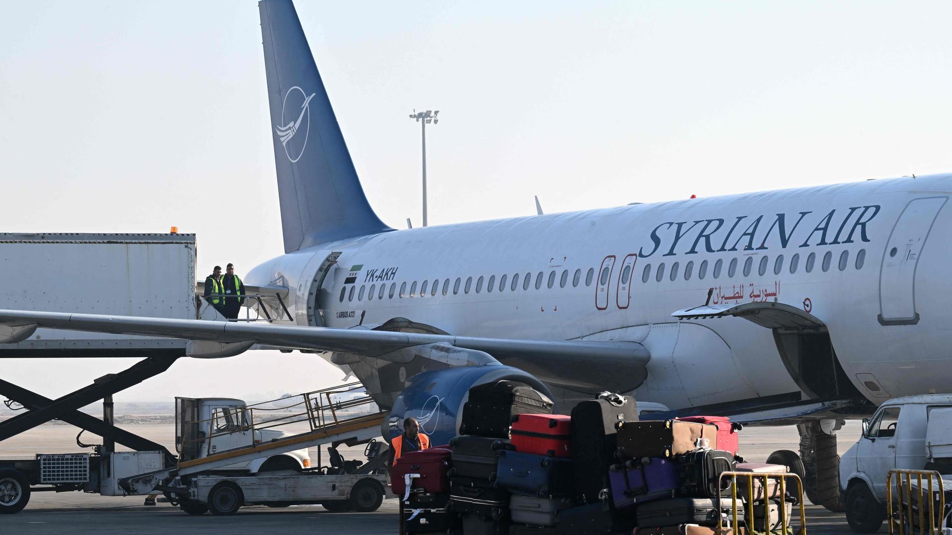 Eine Maschine der Fluggesellschaft Syrian Air ist am Flughafen Damaskus zu sehen (Archiv, Januar 2025) | AFP