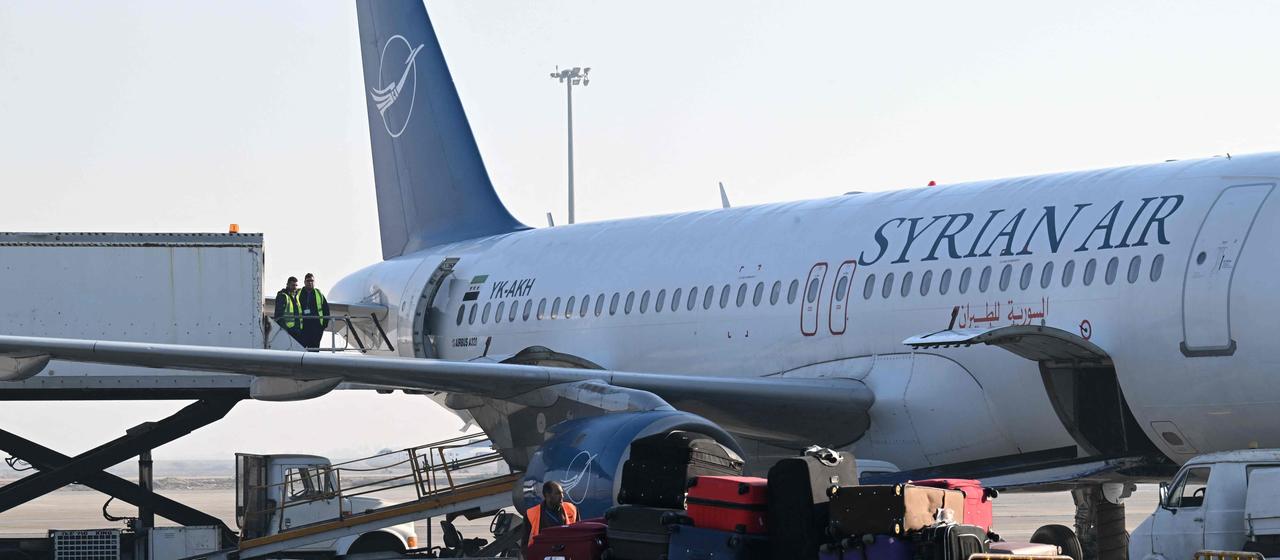 Eine Maschine der Fluggesellschaft Syrian Air ist am Flughafen Damaskus zu sehen (Archiv, Januar 2025)