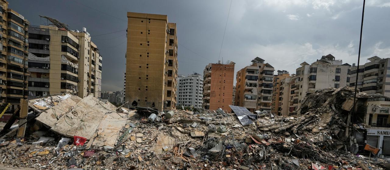 Trümmer zerstörter Gebäude in Dahija, einem südlichen Vorort von Beirut, Libanon, sind zu sehen.