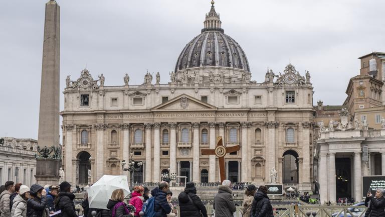 Der Vorplatz des Petersdoms in Rom