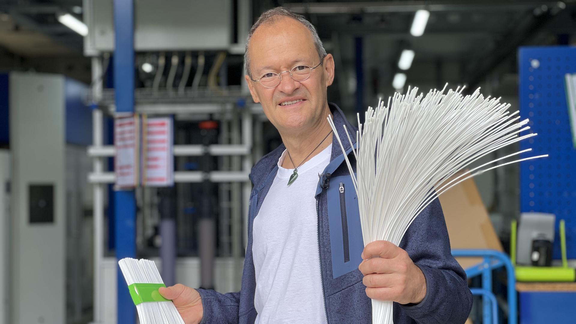 Seine Erfindung filtert Mikroplastik aus Abwasser
