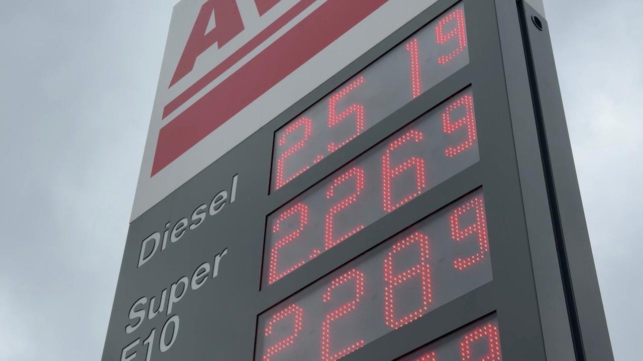 Baden-Württemberg: Tankstellen in BW halten sich weiter nicht an 12-Uhr-Regel: Warum das bisher keine Konsequenzen hat