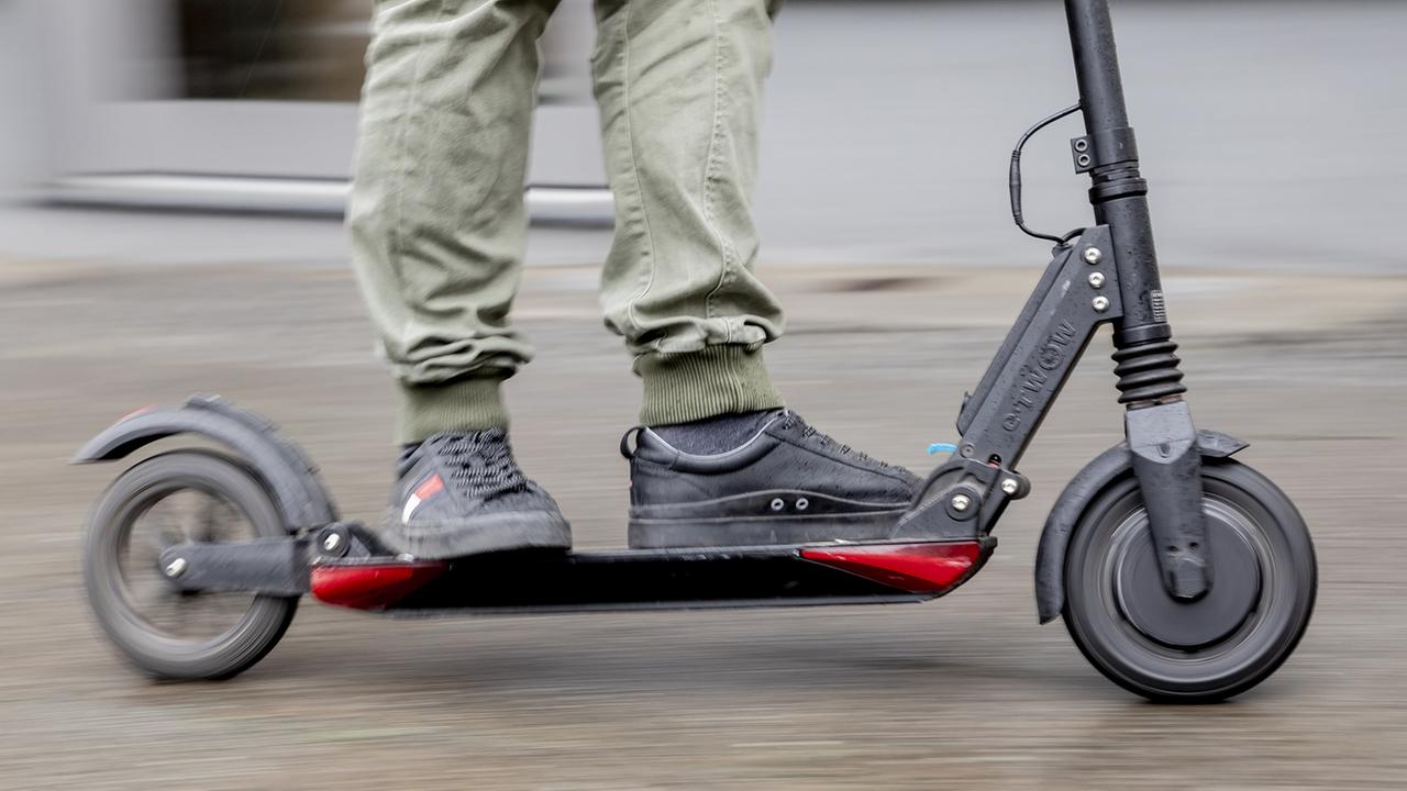 Unfallforscher plädiert für Führerscheinpflicht für E-Scooter-Fahrer