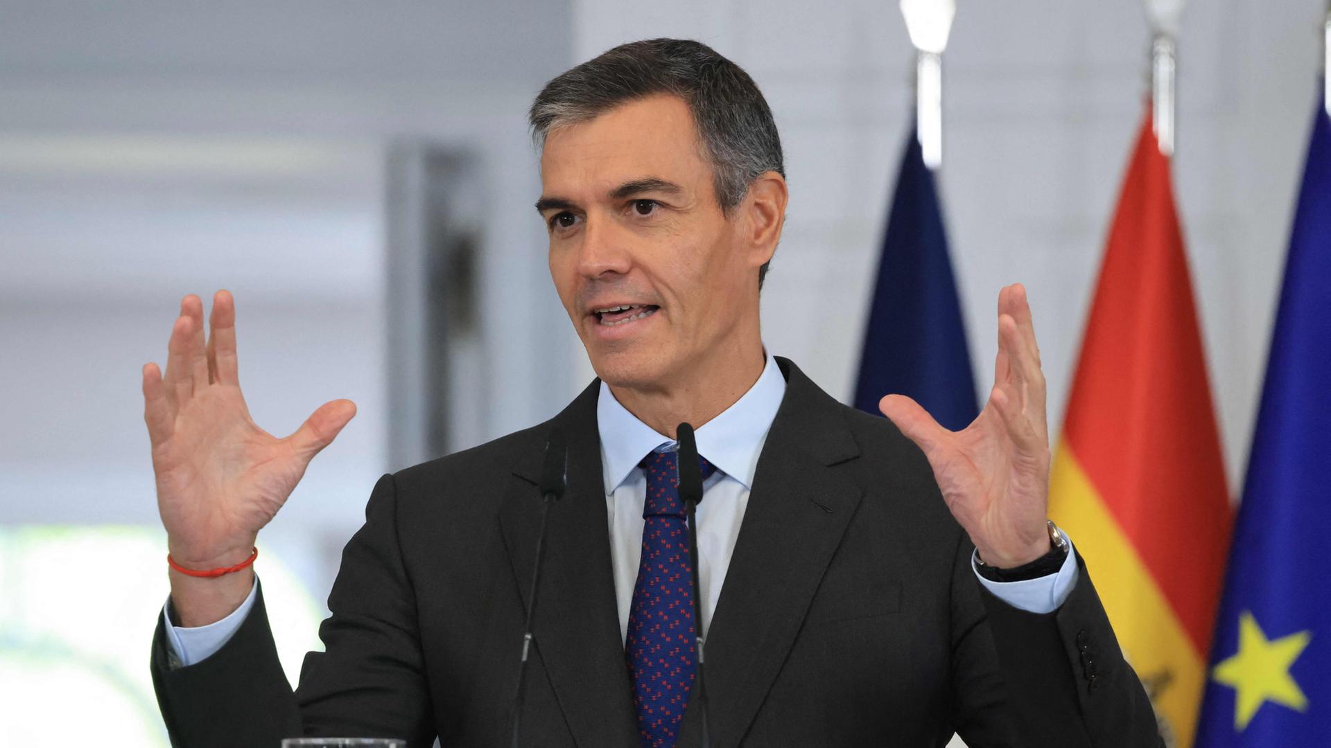Spaniens Premierminister Sanchez bei einer Rede | AFP