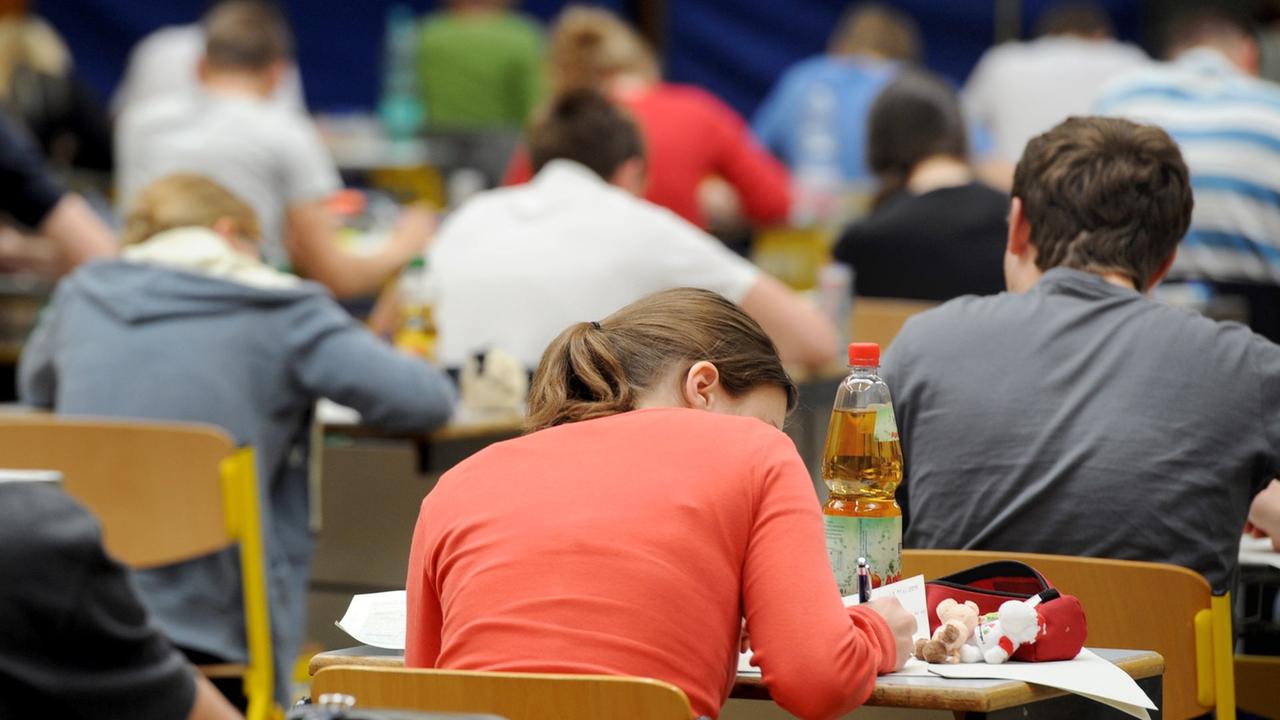 Alte Abi Klausuren Niedersachsen Niedersachsen: Abitur in Niedersachsen: Weniger Klausuren, mehr