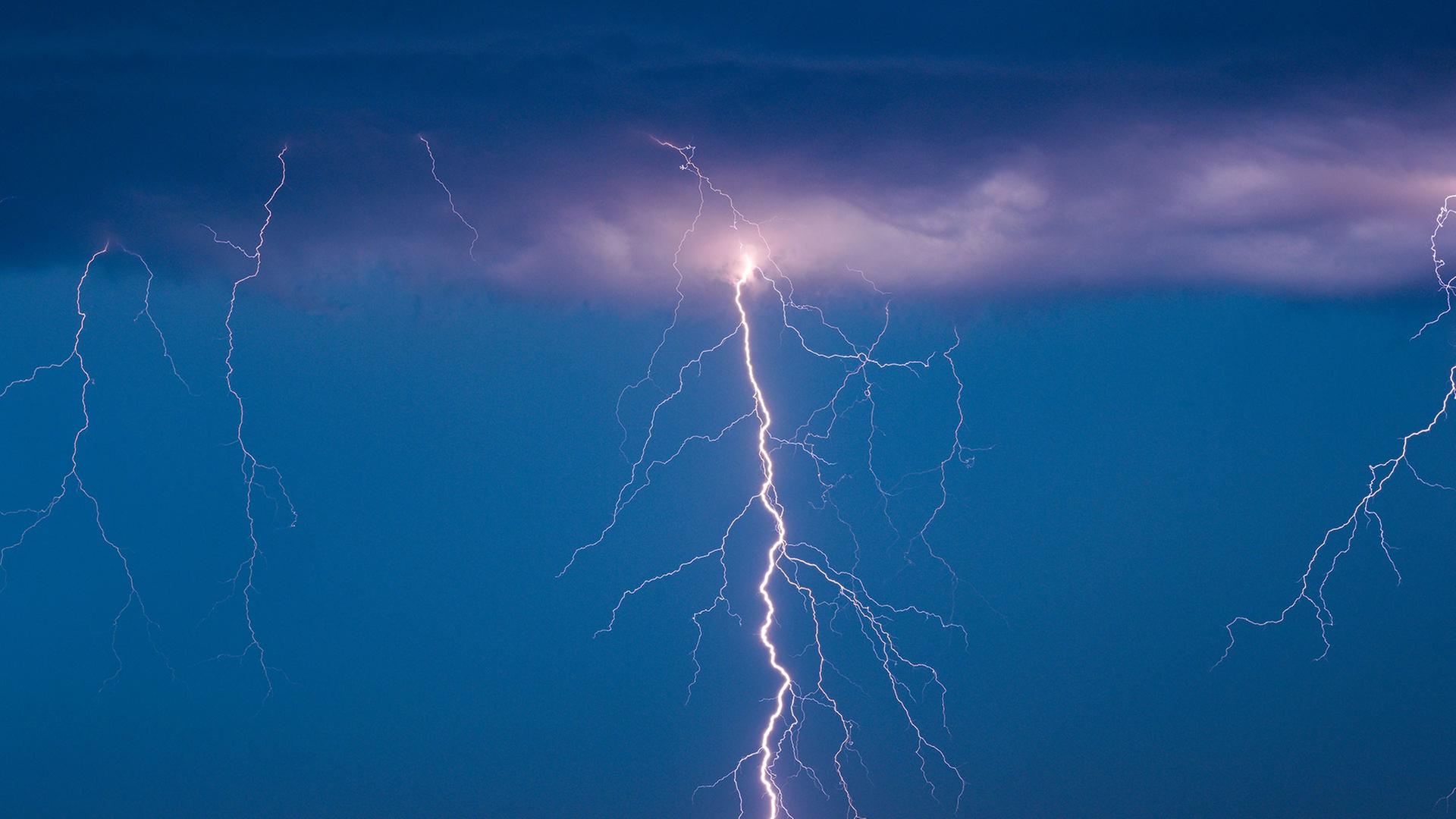 Mehrere Polizeieinsätze wegen Gewitter in der Nacht im Saarland