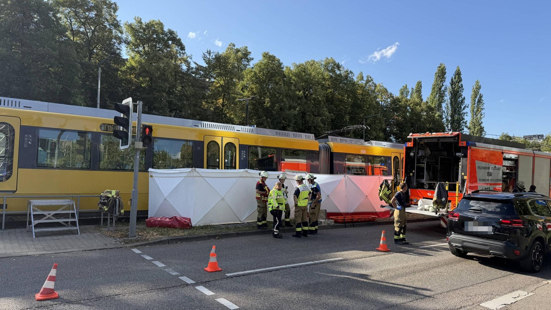 Tödlicher Unfall: 63-Jährige wird von Stadtbahn erfasst