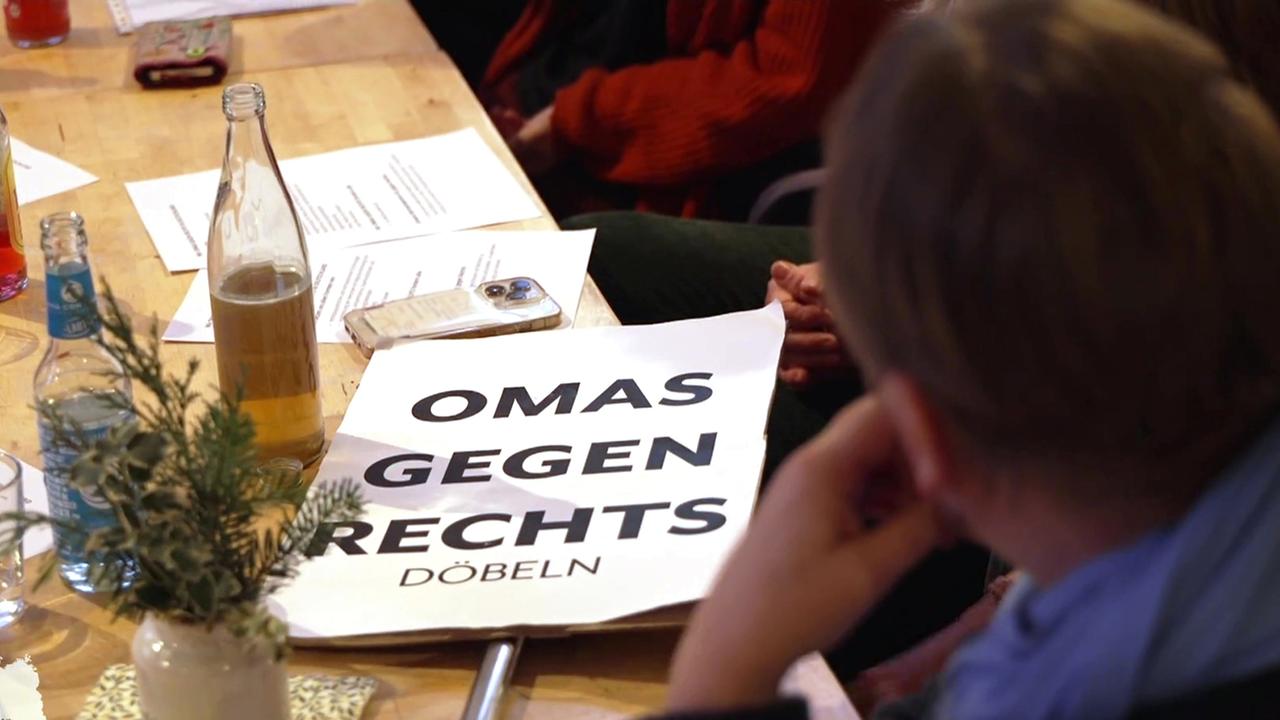 Die "Omas gegen Rechts" setzten sich in Sachsen für Demokratie ein tagesschau.de