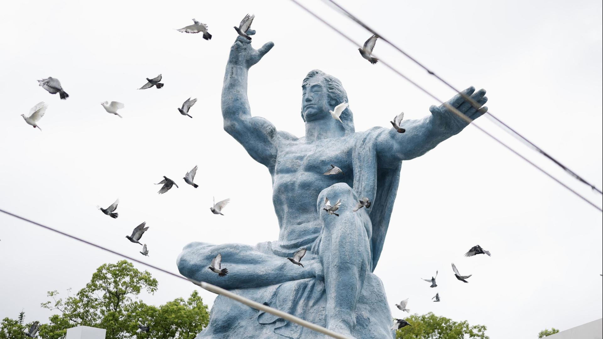 80 Jahre nach Atombombenabwurf: Gedenken und Warnungen in Nagasaki