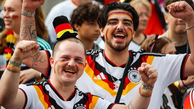 Deutschland Fans beim Public Viewing 