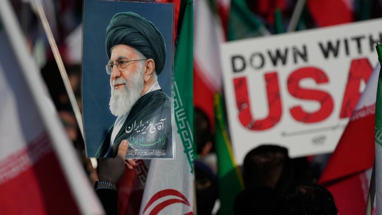 Iran-Liveblog: ++ Iran droht mit “vernichtenden Angriffen” ++