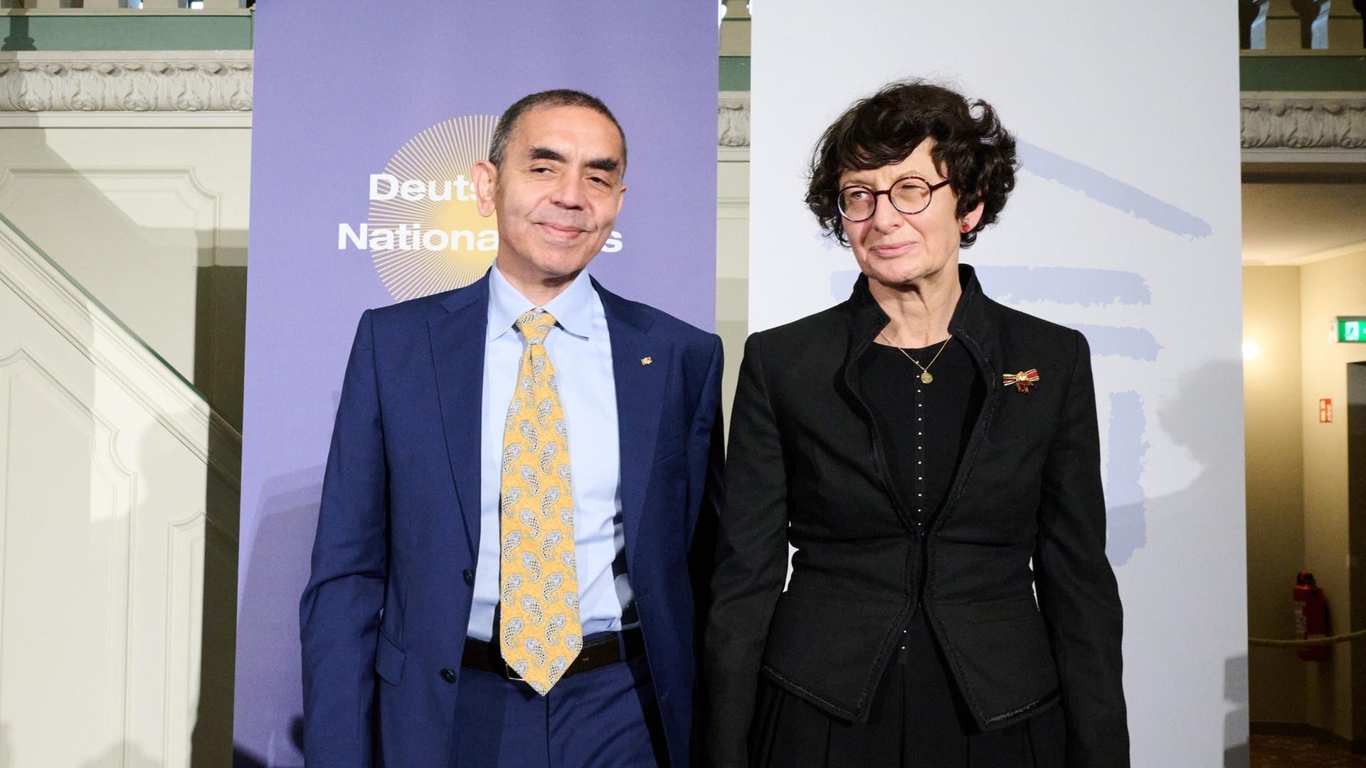 Die Biontech-Gründer Sahin und Türeci bleiben in Mainz. | picture-alliance / Reportdienste, Picture Alliance