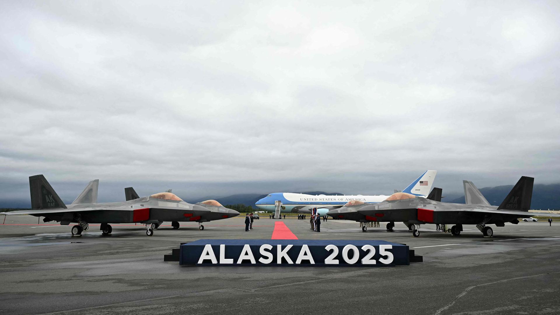 F-22-Kampfflugzeuge auf dem Rollfeld der Joint Base Elmendorf-Richardson in Anchorage, Alaska. | AFP