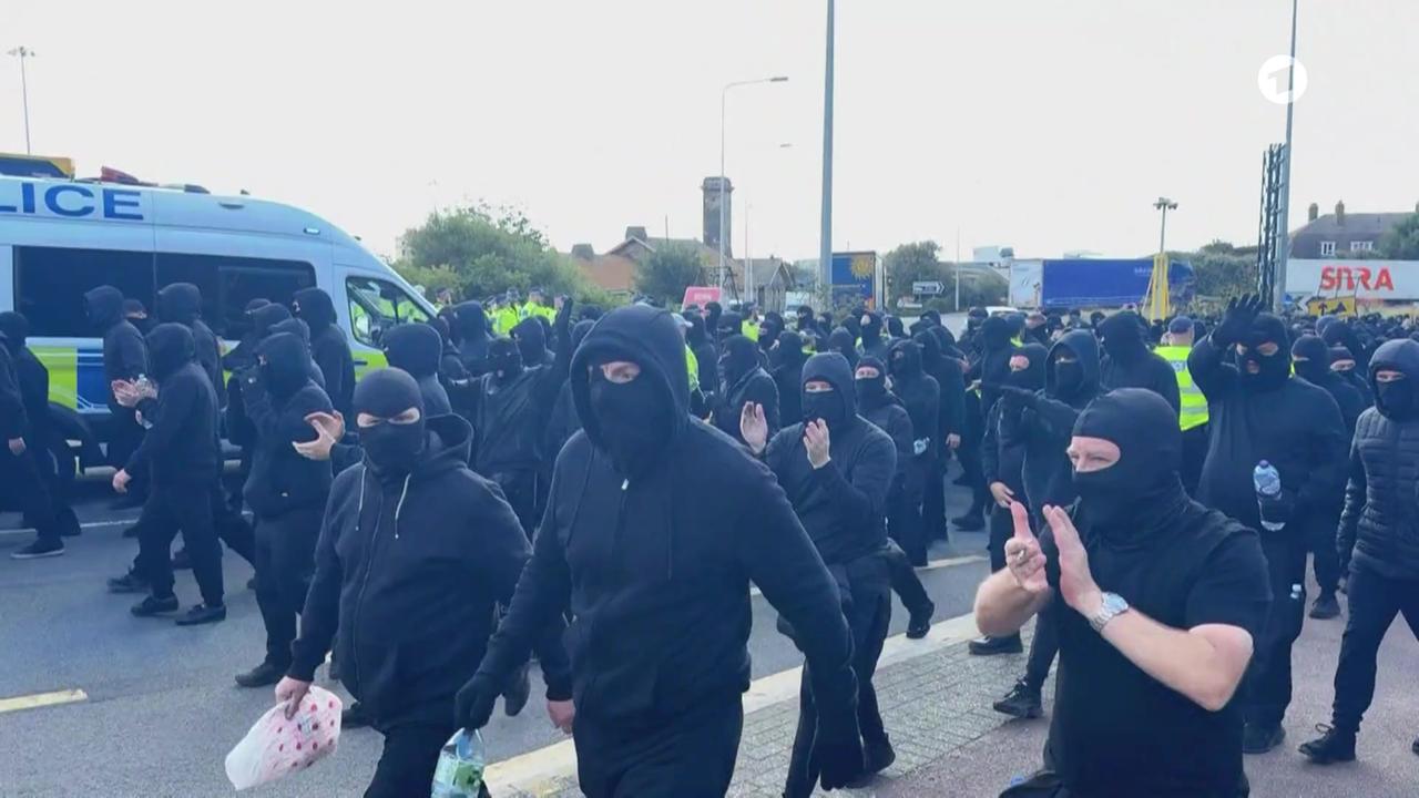 Vermummte blockieren Fährhafen Dover aus Protest gegen Migration