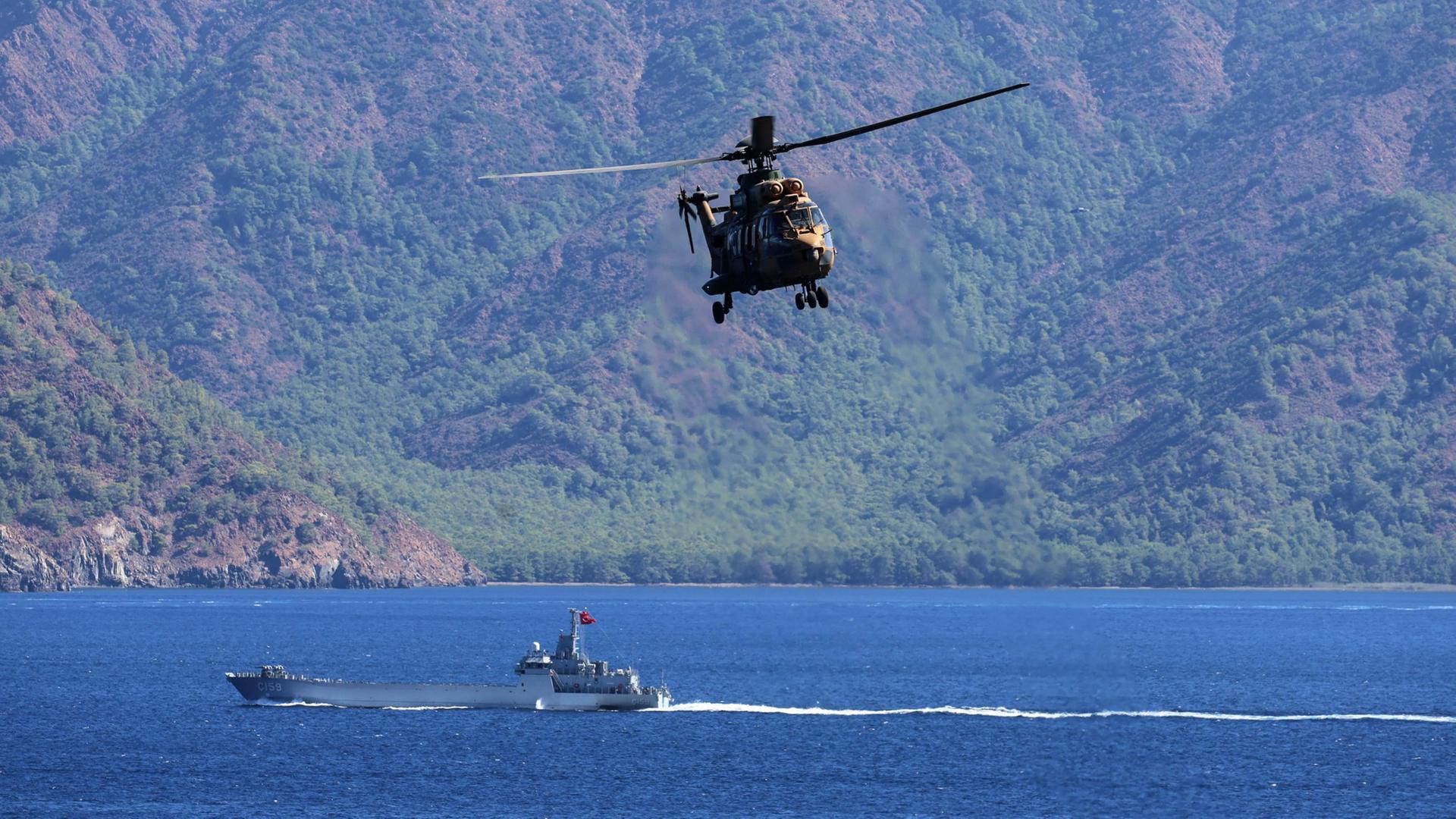 Ein Eurocopter AS532 Cougar des türkischen Militärs bei einer Übung. | AFP