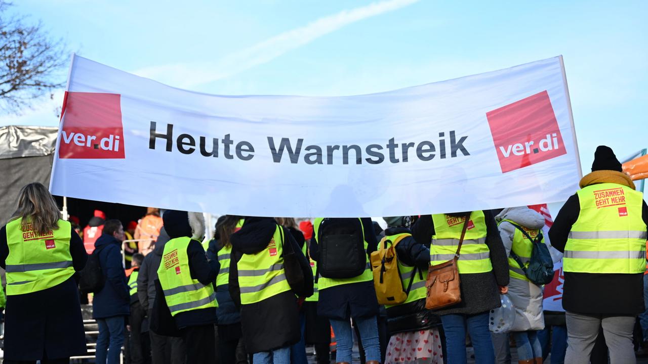 Tarifstreit im öffentlichen Dienst: Warnstreiks und Kompromisssignale
