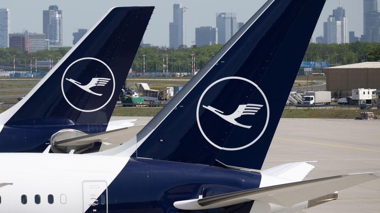 Lufthansa-Passagiermaschinen auf dem Flughafen Frankfurt