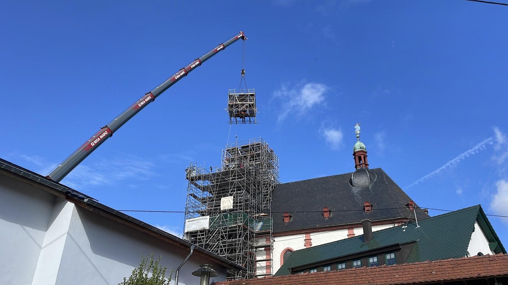 Wenn der Turm der Wallfahrtskirche in Spabrücken abhebt
