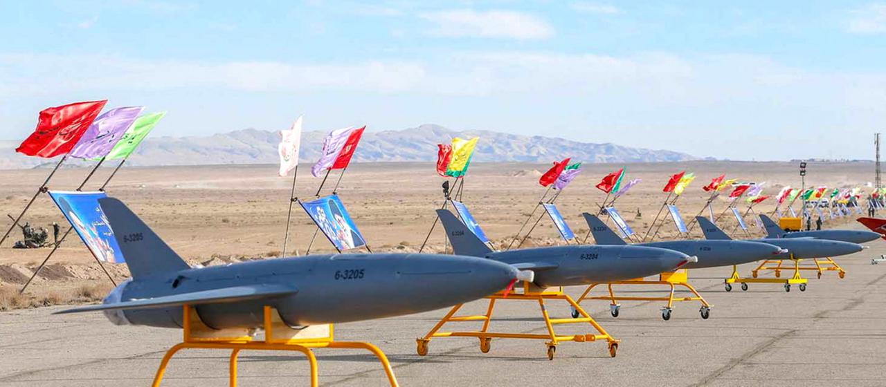 Iranische unbemannte Flugkörper sind zu einer Militärübung aufgereiht