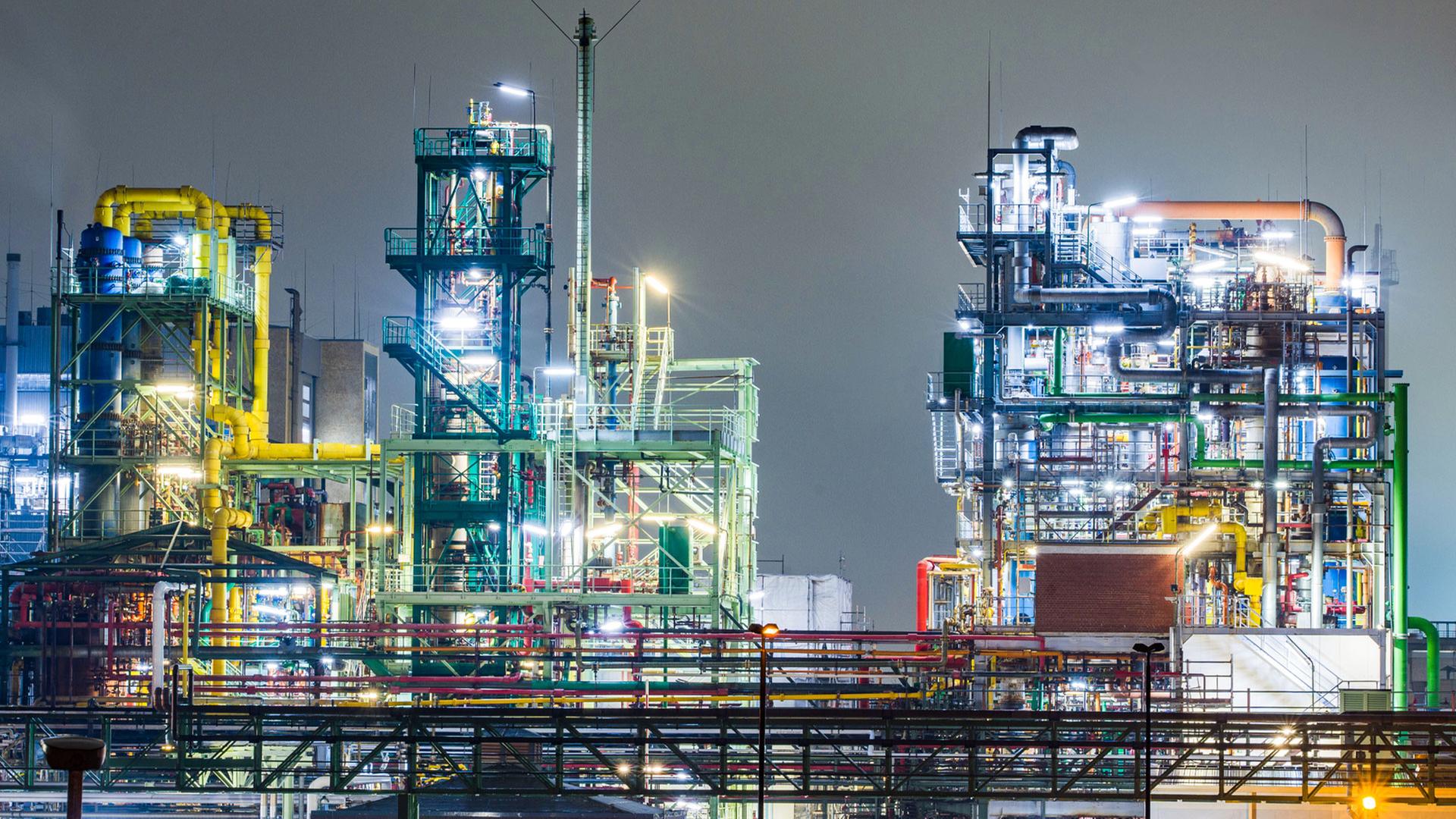 Anlagen auf dem Gelände vom Industriepark Höchst  | picture alliance/dpa