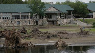 Blick auf ein Gebäude im Camp Mystic in Texas.